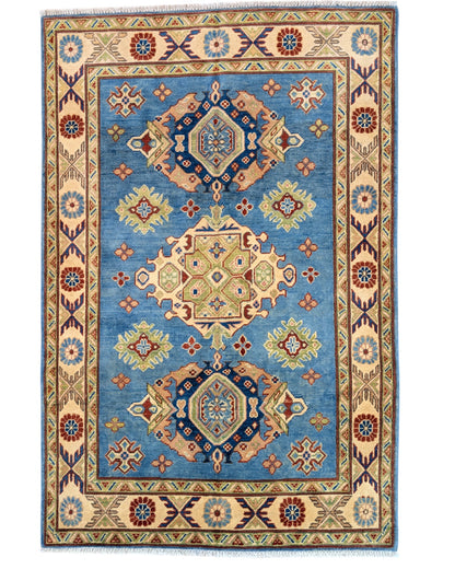 Tappeto Kazak celeste con cornice beige e motivi geometrici, annodato a mano in Afghanistan in lana e cotone con colori vegetali.