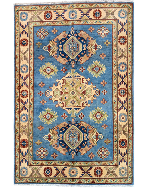 Tappeto Kazak celeste con cornice beige e motivi geometrici, annodato a mano in Afghanistan in lana e cotone con colori vegetali.