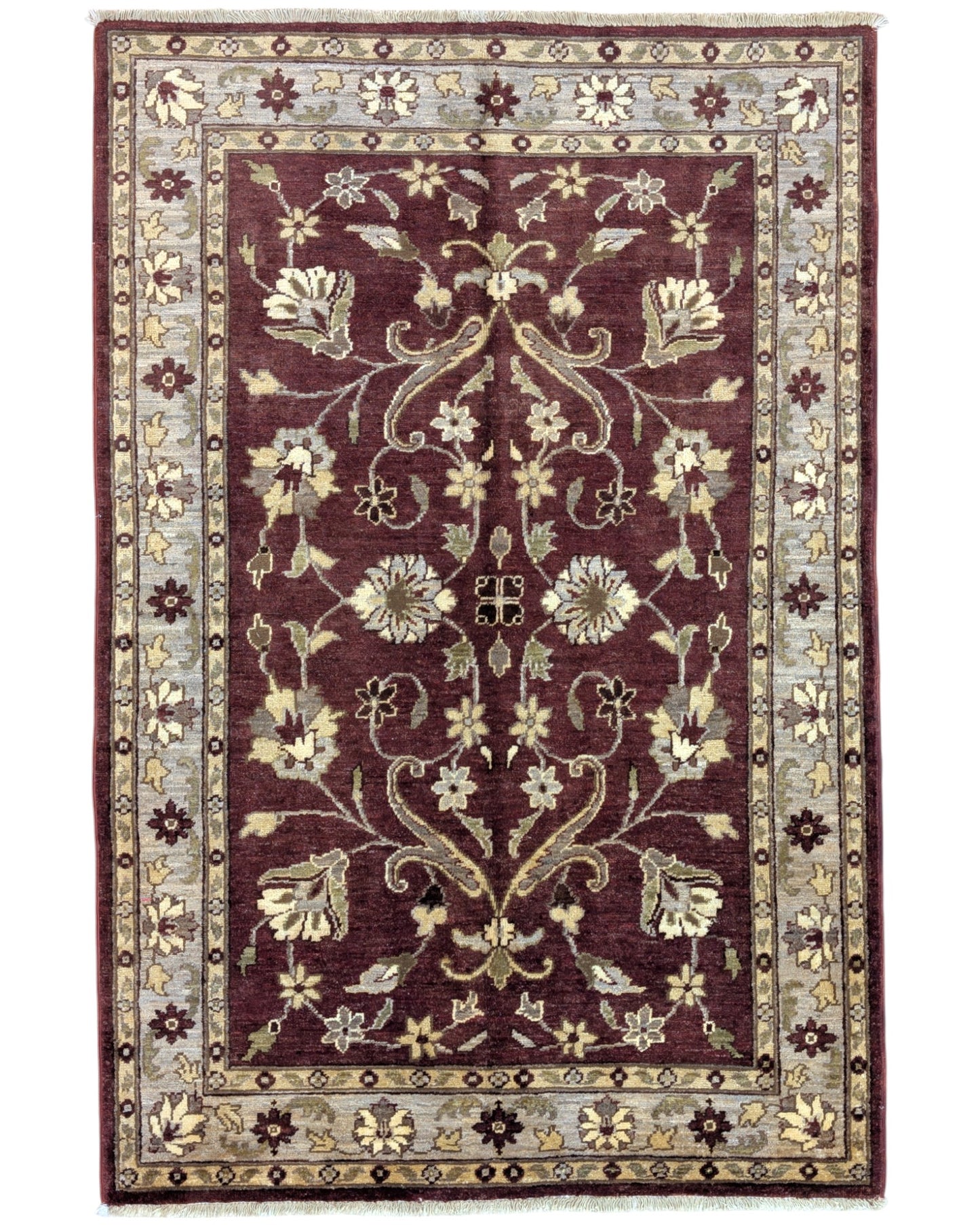 Tappeto Ziegler rosso mattone e beige, annodato a mano in Afghanistan. Realizzato in lana e cotone con colori vegetali, unisce raffinatezza floreale e tradizione artigianale.