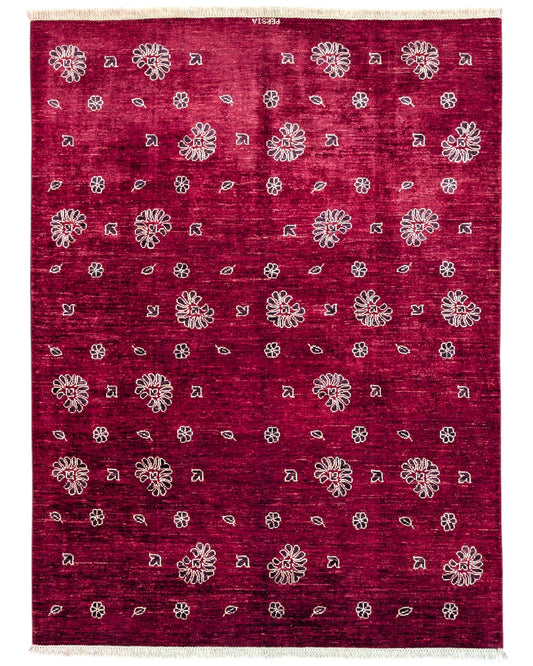 Tappeto moderno "Fiori e Foglie" con fondo rosso melograno e motivi beige di fiori e foglie stilizzati, annodato a mano in Persia.