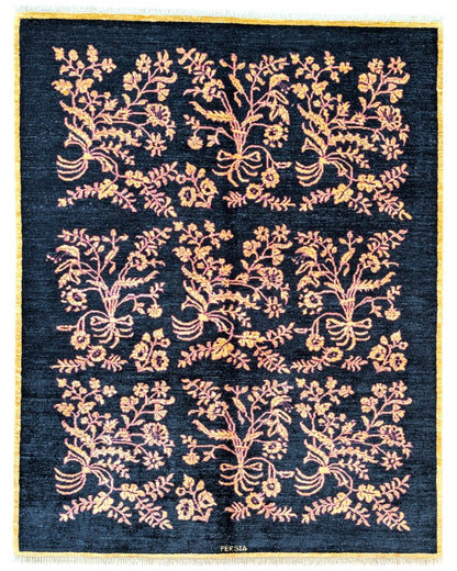 Tappeto moderno 200x150 cm, fondo nero con sfumature cenere, motivi floreali beige, artigianato tradizionale persiano, certificato di autenticità incluso.