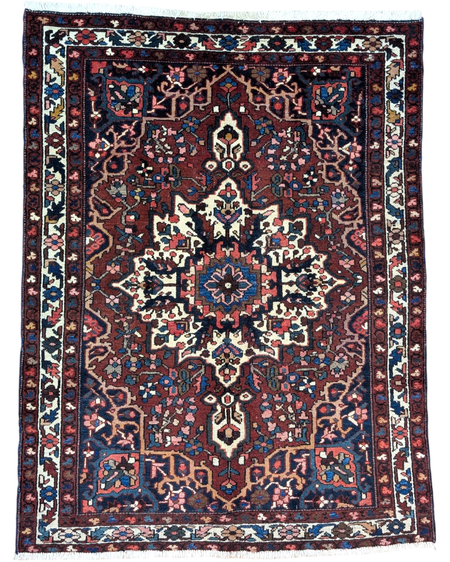Elegante tappeto Bakhtiyari, 205x156 cm, con motivi floreali su fondo mattone antico. Annodato a mano in Persia, colori vegetali e cotone resistente.