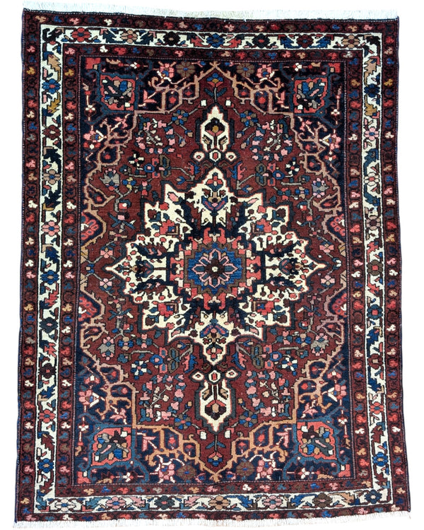 Elegante tappeto Bakhtiyari, 205x156 cm, con motivi floreali su fondo mattone antico. Annodato a mano in Persia, colori vegetali e cotone resistente.