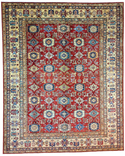 Tappeto Shirvan rosso melograno con cornice beige e motivi geometrici, annodato a mano in Afghanistan con lana e cotone tinti con colori vegetali.
