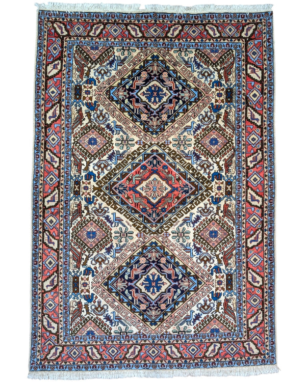 Tappeto Ardebil annodato a mano, 214 x 149 cm, fondo beige con motivi geometrici raffinati.