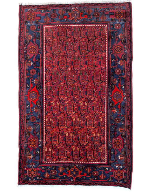 
Tappeto Senneh annodato a mano, 214 x 132 cm, fondo rosso intenso, motivi geometrici, artigianato tradizionale persiano.