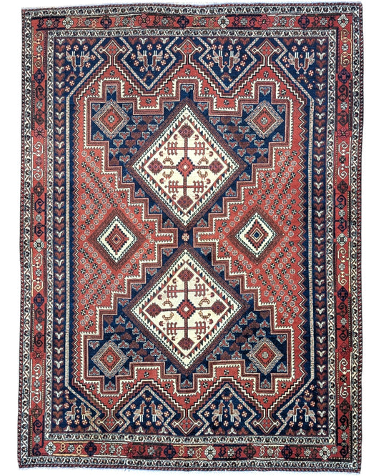 Tappeto Afshar annodato a mano, 214 x 157 cm, fondo rosso mattone, motivi geometrici, artigianato tradizionale persiano.