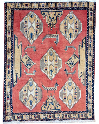 Tappeto Afshar annodato a mano, 225 x 142 cm, fondo arancione vibrante, motivi geometrici, artigianato tradizionale persiano.