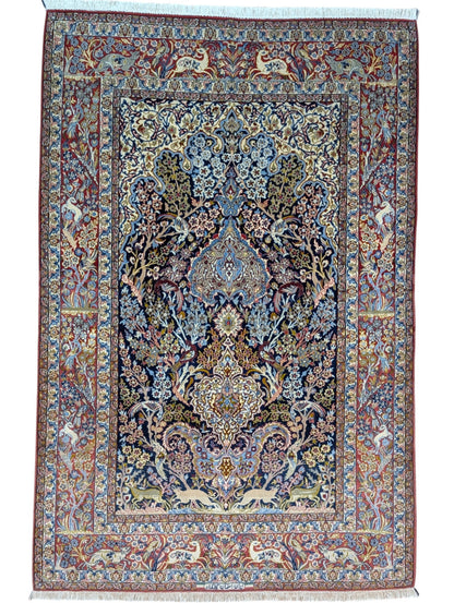 
Tappeto Isfahan annodato a mano, 221 x 147 cm, fondo blu con disegno decorativo in seta e lana.