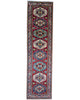Passatoia Kazak afgana 351x91 cm annodata a mano in lana, con un design audace caratterizzato da motivi geometrici su un fondo rosso intenso.