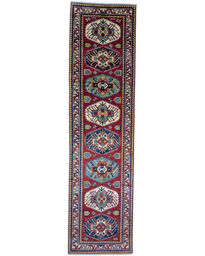 Passatoia Kazak afgana 351x91 cm annodata a mano in lana, con un design audace caratterizzato da motivi geometrici su un fondo rosso intenso.