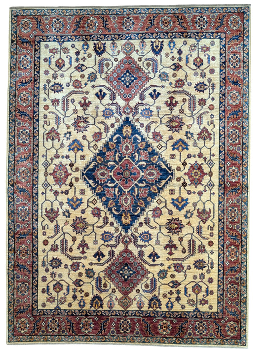 Tappeto Shirvan afgano 253x184 cm con motivi geometrici vari, annodato a mano in lana e cotone.