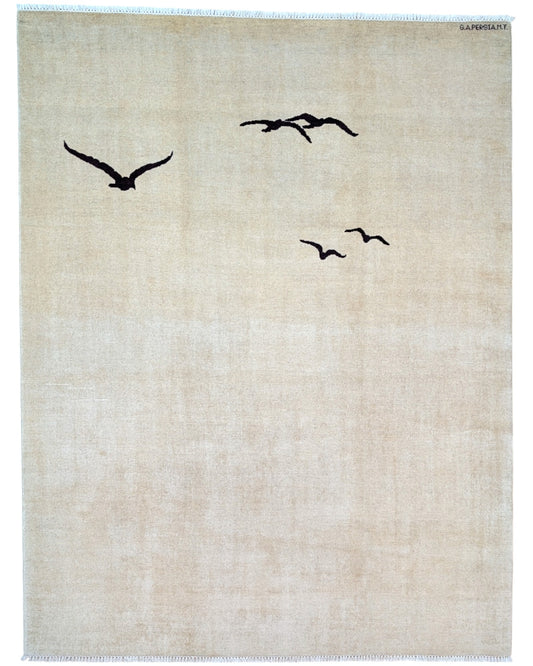 Tappeto moderno 233x180 cm, disegno "Volo" di Darios, rondine in volo su fondo beige, annodato a mano in Persia con cotone e lana vegetale, certificato di autenticità incluso.