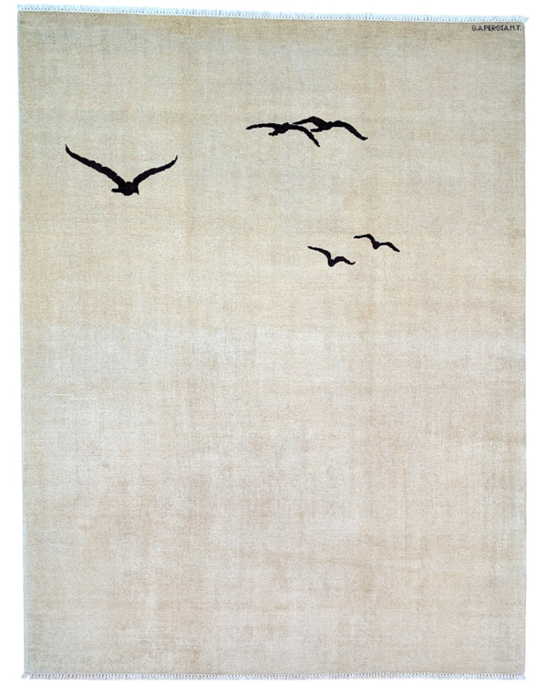 Tappeto moderno 233x180 cm, disegno "Volo" di Darios, rondine in volo su fondo beige, annodato a mano in Persia con cotone e lana vegetale, certificato di autenticità incluso.