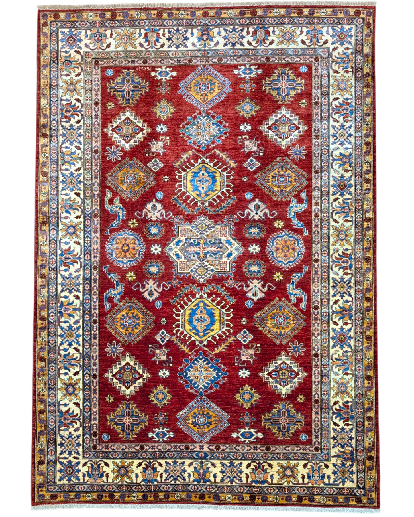 Tappeto Shirvan 300x208 cm con fondo rosso, motivi geometrici blu, gialli e avorio, tramato ed annodato a mano, provenienza Caucaso.