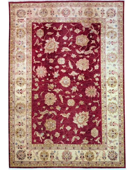 Tappeto Ziegler 302x211 cm con fondo bordeaux, motivi floreali avorio e dettagli oro, tramato ed annodato a mano, provenienza Afghanistan.