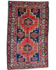 Tappeto Shirvan Antico 197x122 cm annodato a mano con doppi medaglioni geometrici e motivi tribali.