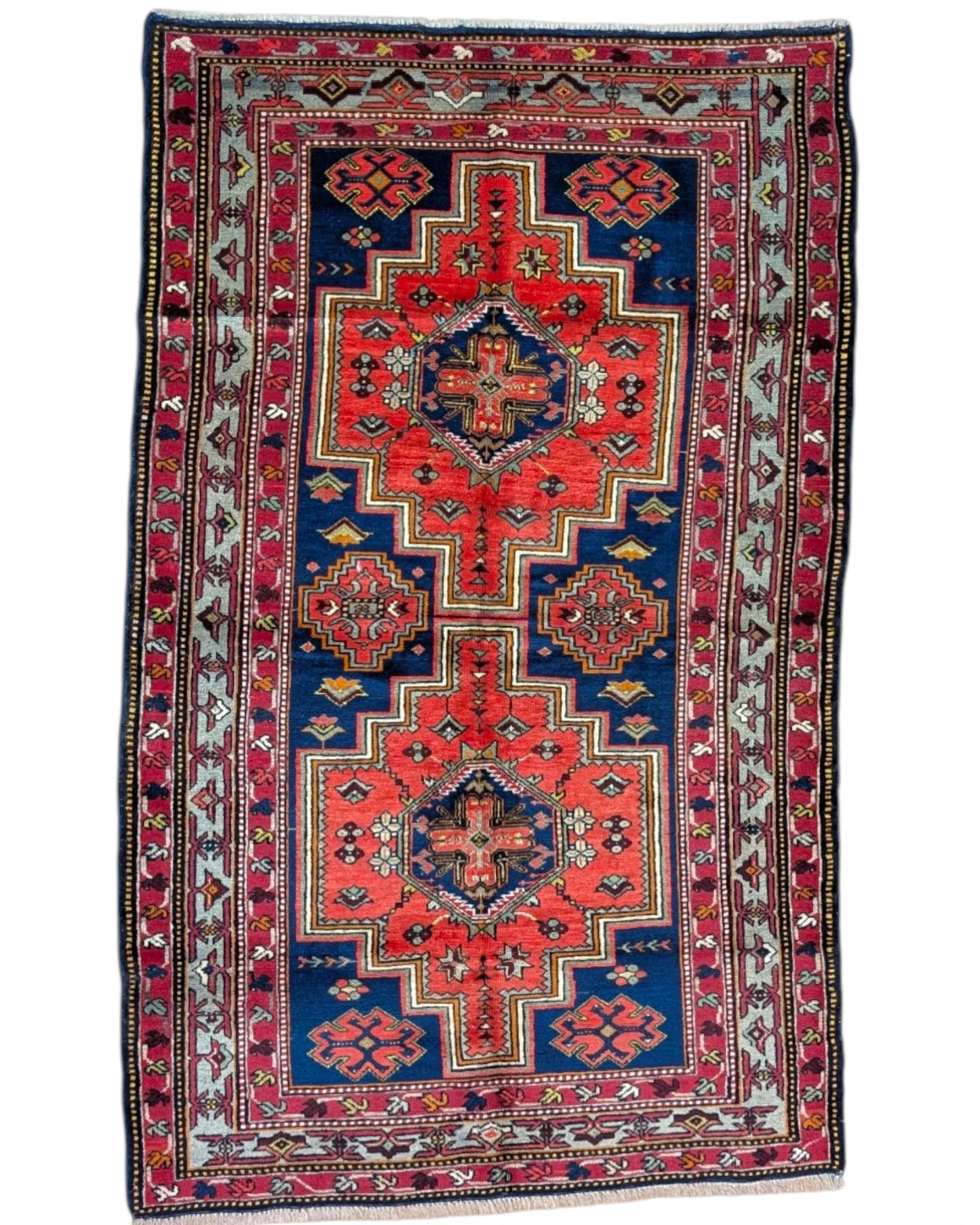 Tappeto Shirvan Antico 197x122 cm annodato a mano con doppi medaglioni geometrici e motivi tribali.