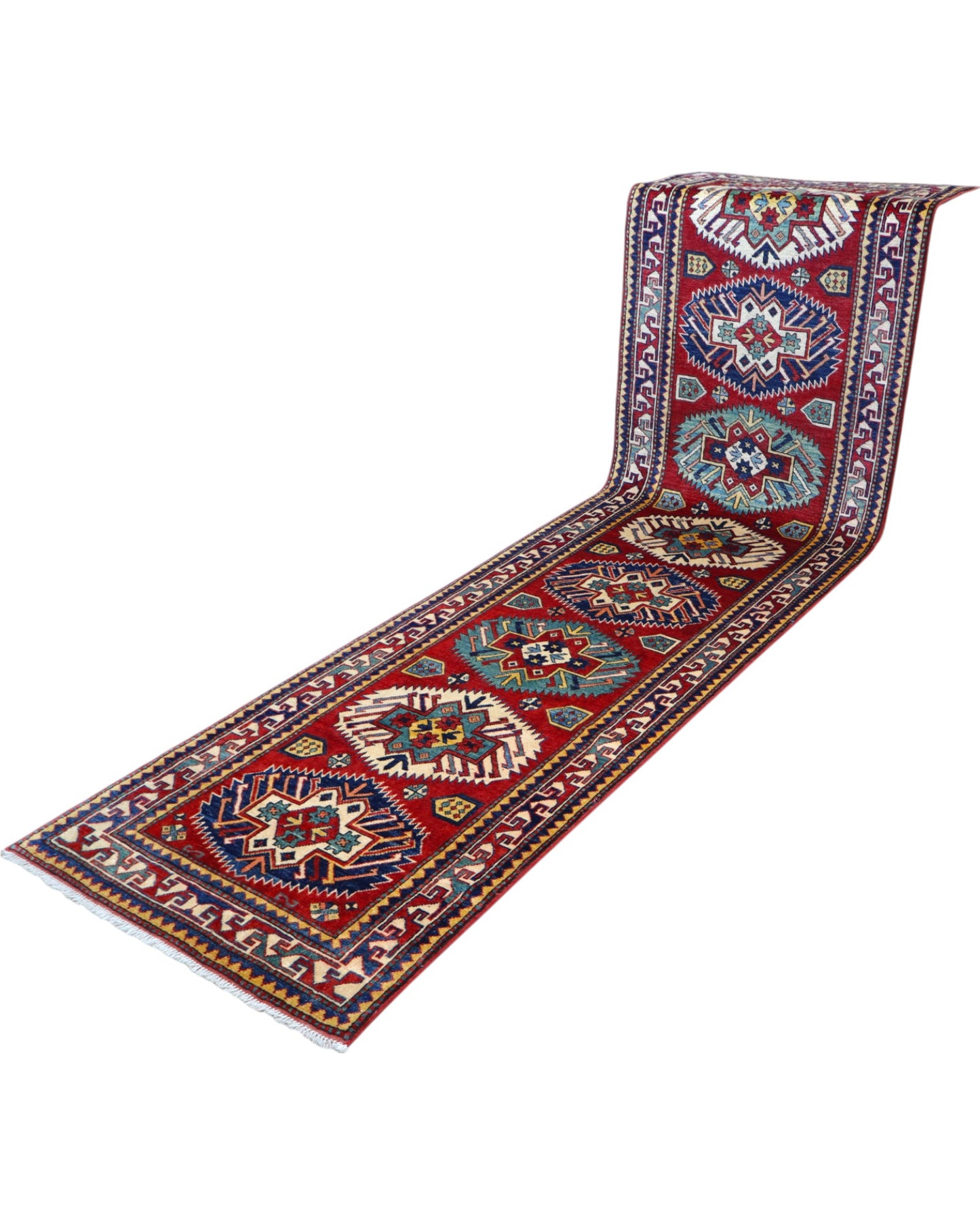 Passatoia Kazak afgana 351x91 cm annodata a mano in lana, con un design audace caratterizzato da motivi geometrici su un fondo rosso intenso.