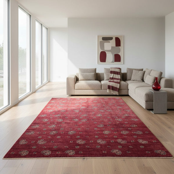 Tappeto Moderno 349x248 cm annodato a mano, rettangolare, fondo rosso con motivi decorativi stilizzati, realizzato in cotone e lana con colori vegetali.