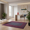 Tappeto Bukhara 172x126 cm annodato a mano, con motivi geometrici gul su fondo verde smeraldo e cornice rossa.