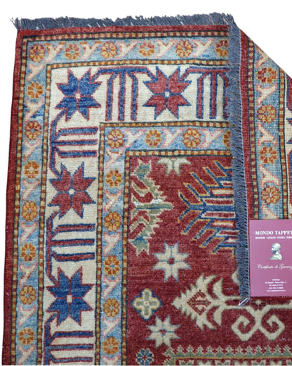 tappeto Kazak persiano 164x105 cm fatto a mano con motivi geometrici su fondo rosso