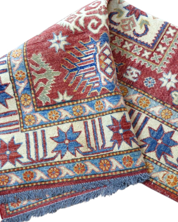 tappeto Kazak persiano 164x105 cm fatto a mano con motivi geometrici su fondo rosso