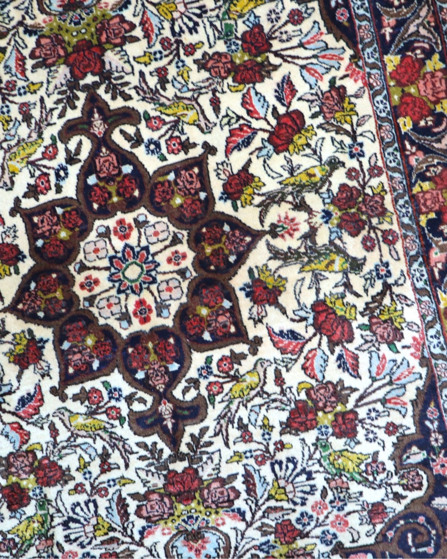 tappeto bijar persiano 160x115 cm fatto a mano fondo avorio con motivi floreali