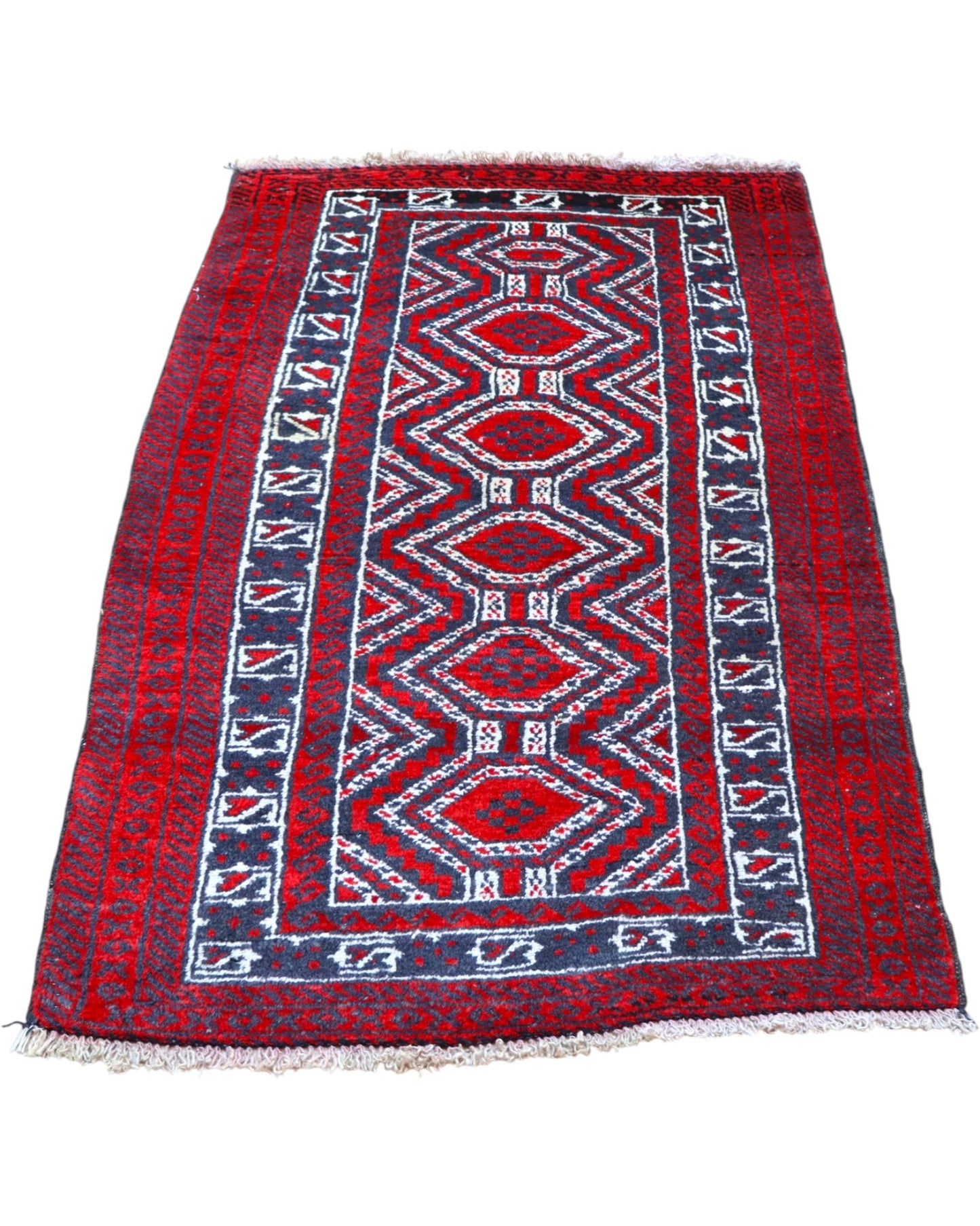 tappeto baluchistan 147x90 cm fatto a mano con motivi geometrici su fondo rosso
