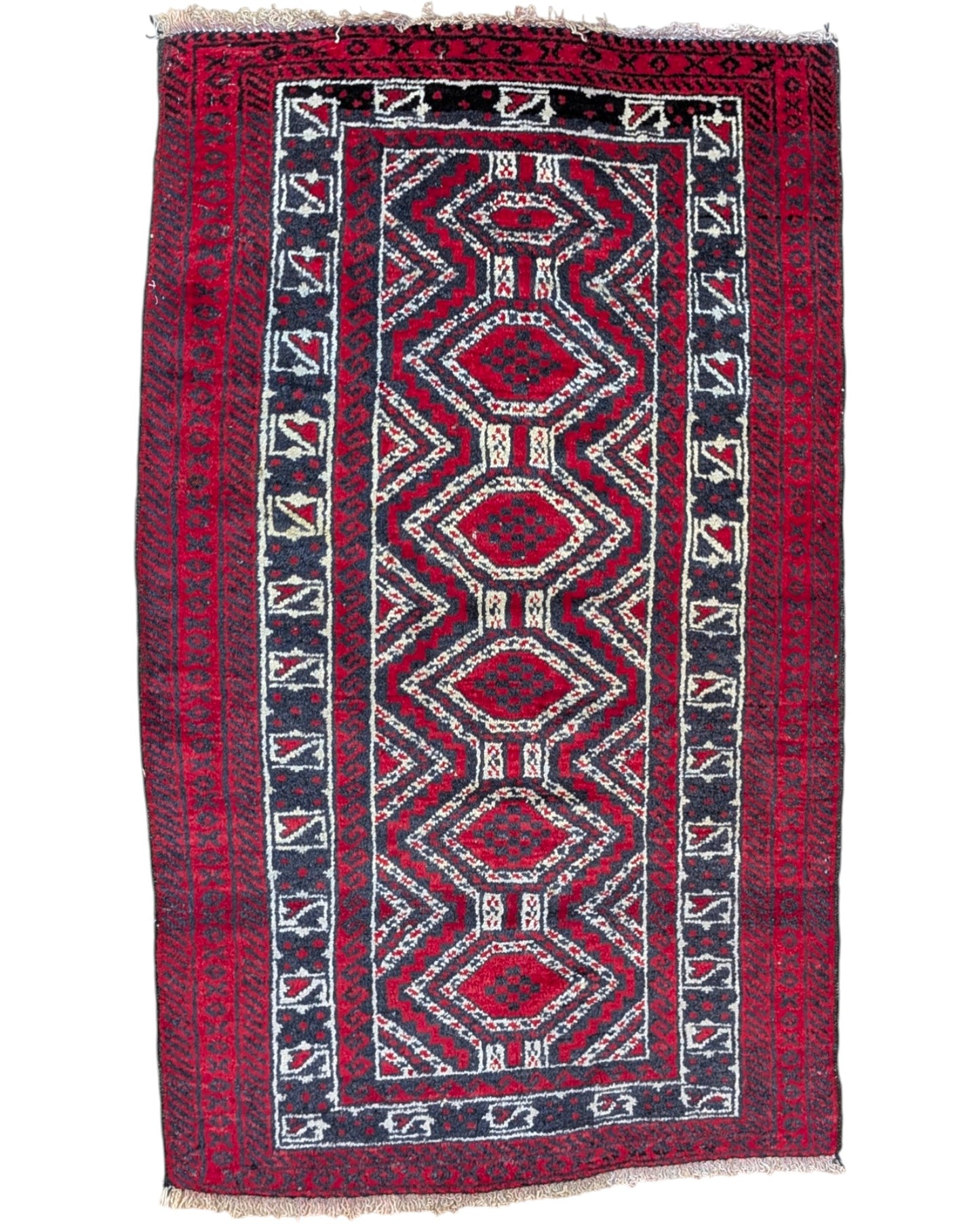 tappeto baluchistan 147x90 cm fatto a mano con motivi geometrici su fondo rosso