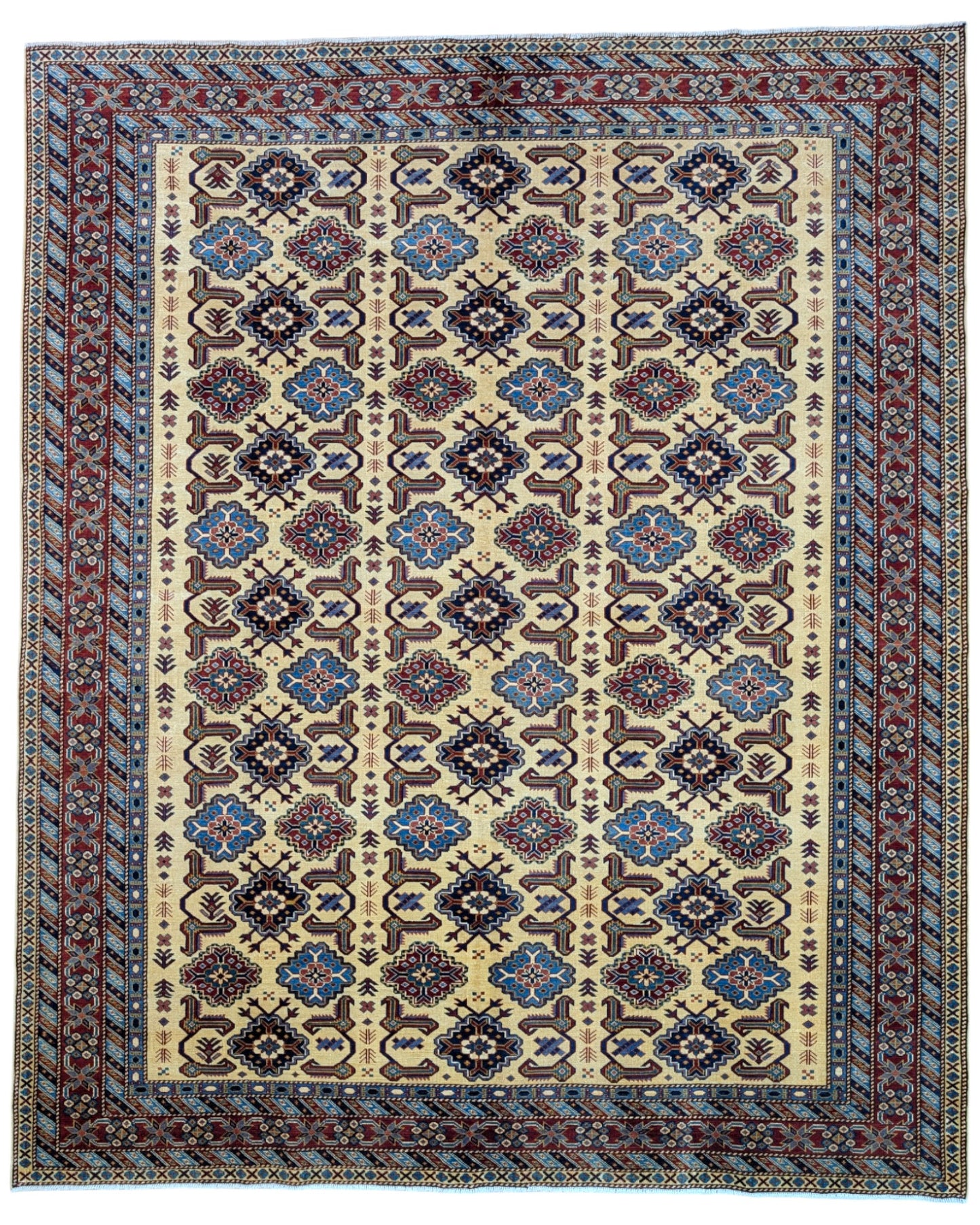 Tappeto Shirvan, annodato a mano, 266 x 220 cm, fondo beige con disegno geometrico.