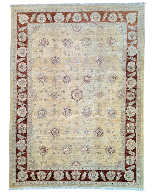 Tappeto Ziegler, annodato a mano, 233 x 172 cm, fondo beige con cornice rossa e disegno contemporaneo.