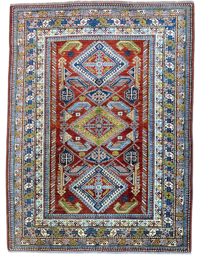 Tappeto Kazak afgano, fondo rosso con disegno geometrico, annodato a mano, 259x196 cm.