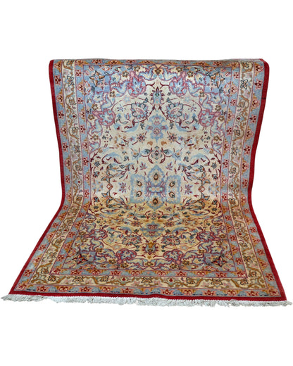Tappeto Isfahan avorio 230x141 cm con disegni floreali in salotto raffinato