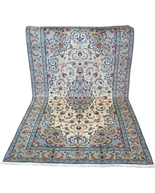 Tappeto Isfahan avorio 255x150 cm con medaglione in salotto raffinato