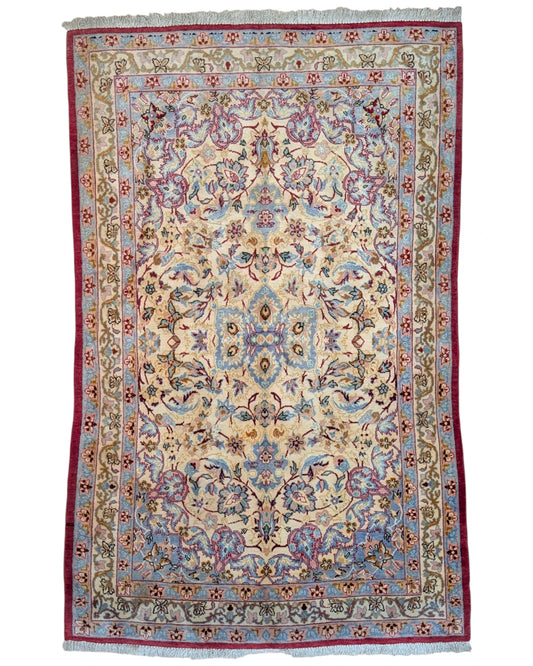 Tappeto persiano 230x141 cm avorio con motivi floreali in soggiorno elegante