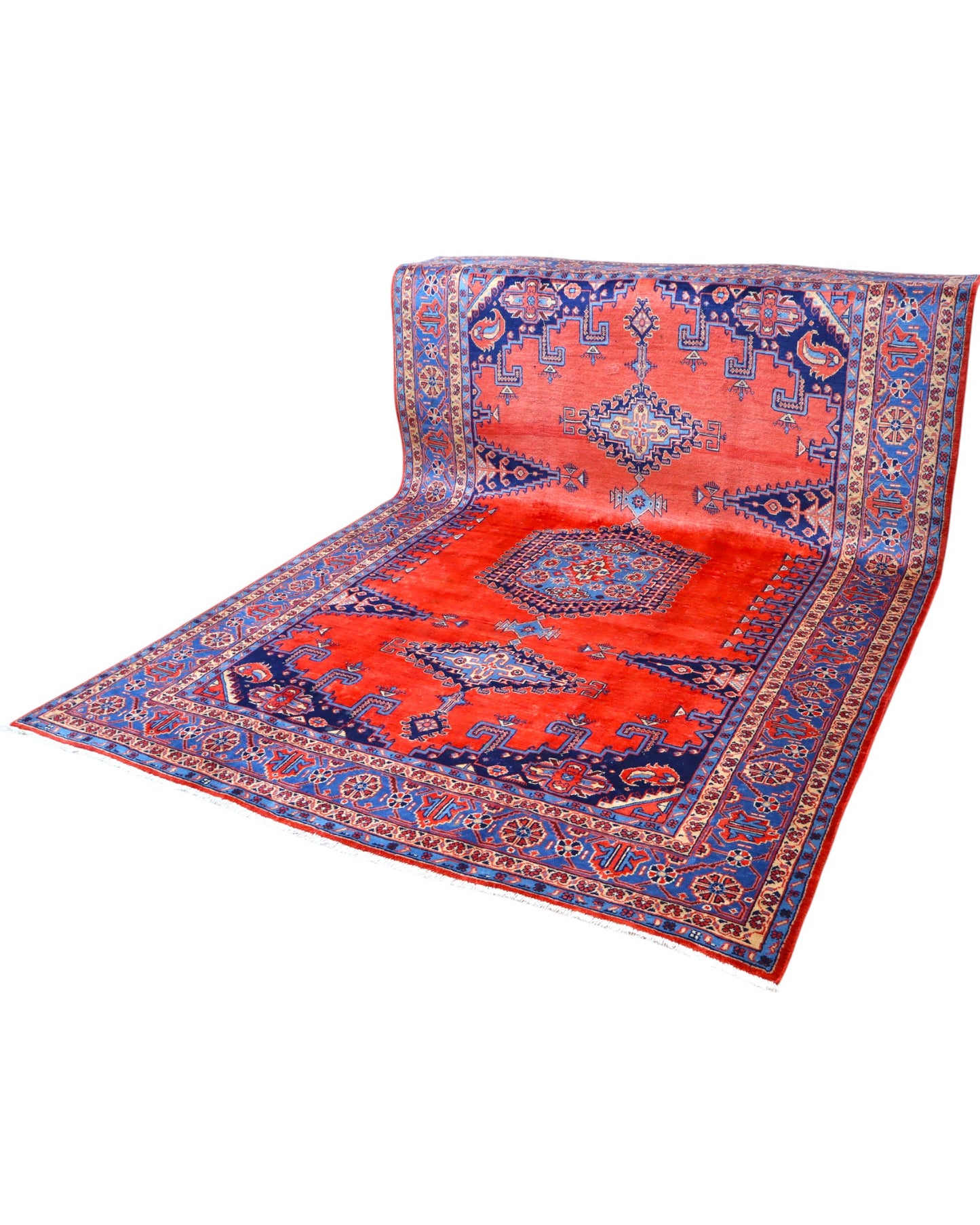 Tappeto Heriz persiano 339x219 cm, annodato a mano su telaio tradizionale, lana e cotone con colori vegetali, fondo rosso e dettagli blu.