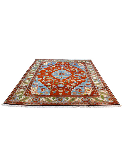 Tappeto Heriz 240x320 cm persiano annodato a mano con fondo rosso e dettagli azzurri e avorio.