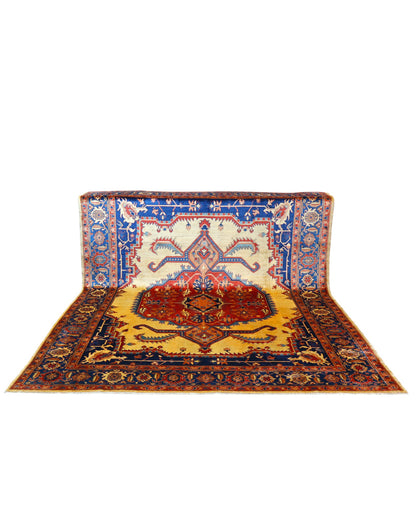 Tappeto Heriz persiano 303x255 cm, annodato a mano, lana e cotone con colori vegetali, fondo avorio con medaglione rosso e dettagli blu.