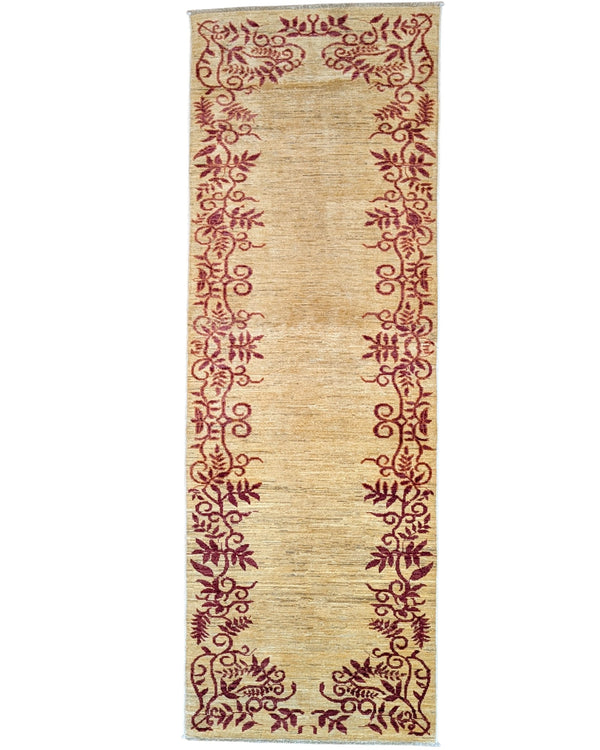 Tappeto Moderno 234x80 cm, Afghanistan, corridore con fondo beige–miele e decorazioni floreali rosse sui bordi, annodato a mano in lana vegetale.
