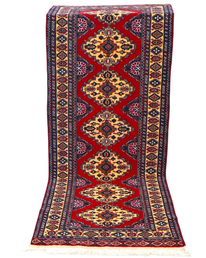 Tappeto Turkman persiano 192x70 cm, corridore con fondo rosso e rombi centrali avorio, annodato a mano in lana.