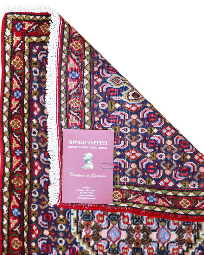 Tappeto persiano Senneh 238x61 cm, corridore con fondo bordeaux e rombi centrali floreali, annodato a mano in lana vegetale.