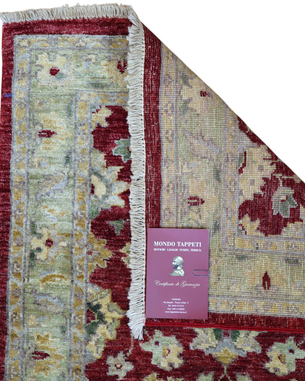 Tappeto Farahan afghano 250x80 cm rettangolare, annodato a mano, con fondo rosso, disegni floreali chiari e cornice decorata.