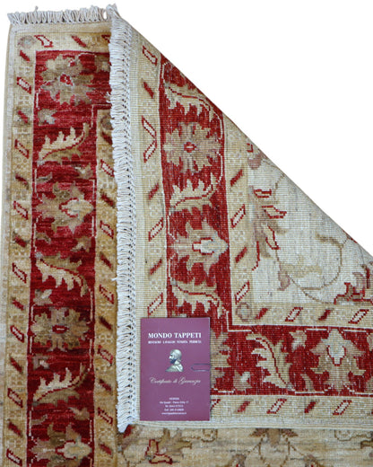 Tappeto Farahan 198x84 cm annodato a mano con fondo chiaro e cornice rossa.