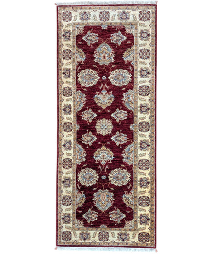 Tappeto Ziegler Afghan 199x83 cm annodato a mano, fondo rosso intenso con decorazioni floreali avorio e cornice chiara.