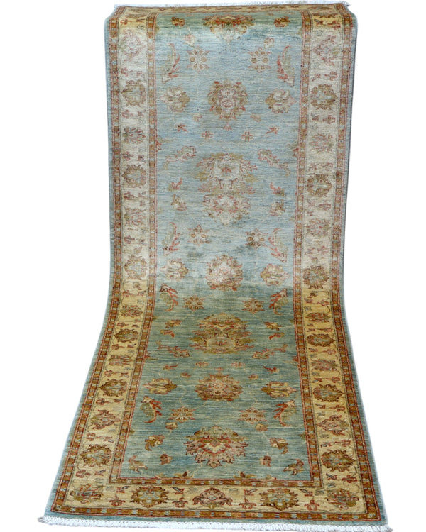Tappeto Ziegler 257x77 cm, provenienza Afghanistan, fondo azzurro con motivi floreali beige e rosso mattone, corridore annodato a mano in lana vegetale.