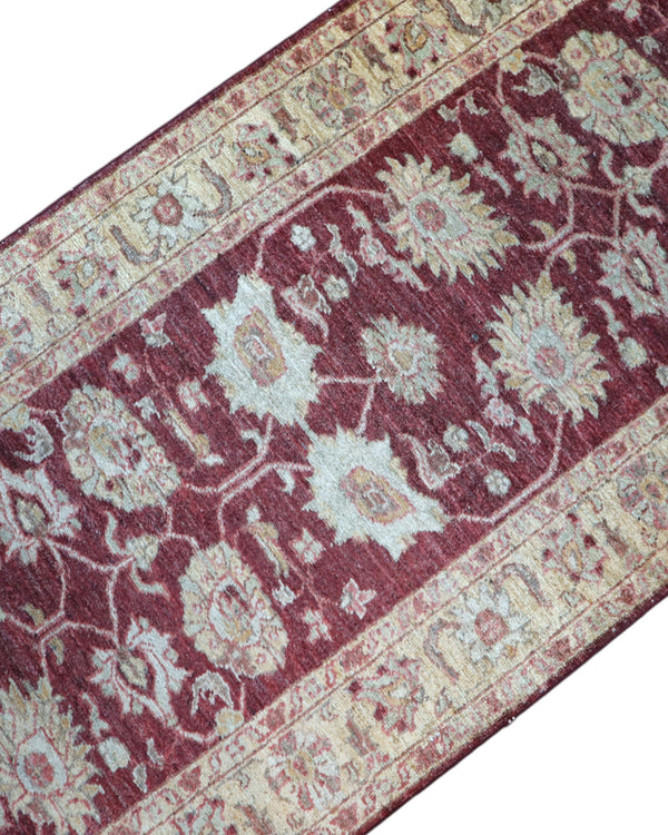 Tappeto Ziegler 261x78 cm, Afghanistan, corridore con fondo rosso borgogna e motivi floreali beige e avorio, annodato a mano in lana vegetale.