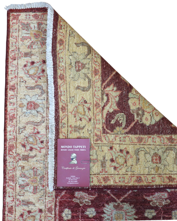 Tappeto Ziegler 261x78 cm, Afghanistan, corridore con fondo rosso borgogna e motivi floreali beige e avorio, annodato a mano in lana vegetale.