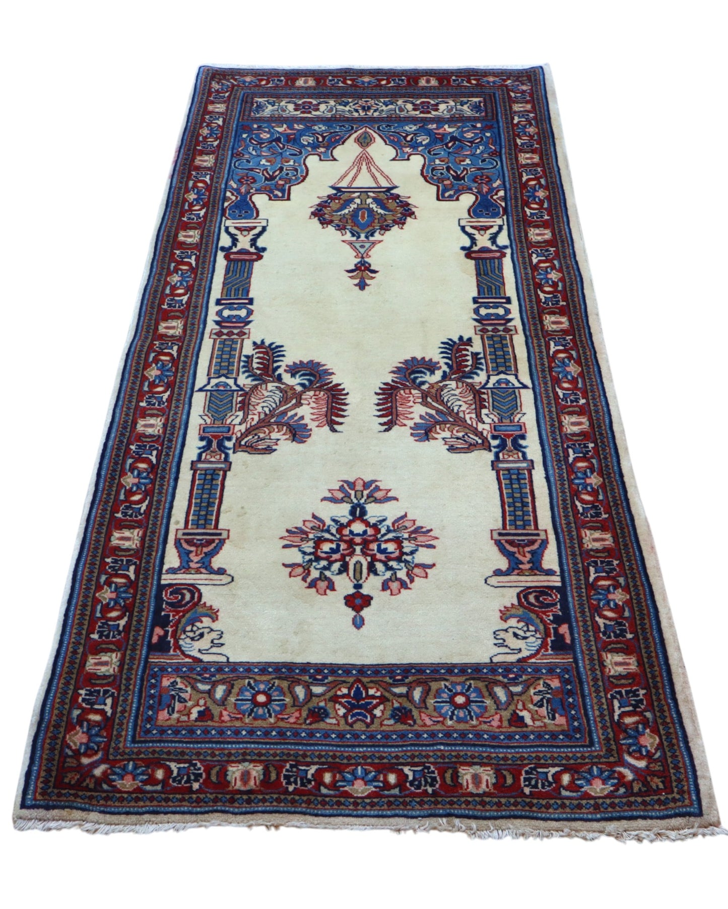 Tappeto Sarough persiano 205x82 cm, corridore con fondo avorio e motivi floreali in blu e rosso, annodato a mano in lana vegetale.