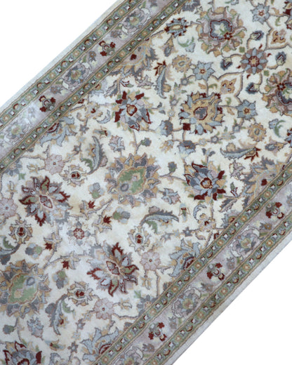 Tappeto Kashmir 238x82 cm, Afghanistan, corridore con fondo avorio e motivi floreali beige e azzurro, annodato a mano in lana vegetale.